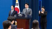 [속보] 청와대 “5급 승진 패스트트랙 도입…민간 인재 연봉 상한 없앨 것”