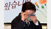 李, 순직자 부모에 카네이션 달며 눈물… “국가가 자식 도리 할것”