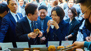 “이게 더 맛있네” 李대통령 부부, 남대문시장서 1인 1호떡 