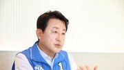 김용남·조국, 같은날 선거사무소 개소식… 범여권 대리전 양상