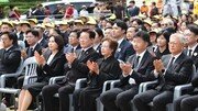 李 만난 文 전 대통령 “국민성장펀드 가입 놓쳤다”…좌중 웃음