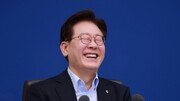 이 대통령, ‘노 타이’로 취임 2년차 첫 국무회의 주재…생중계 실시간 댓글에 답변도