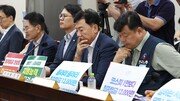 [속보] 최저임금 최초 제시안, 노동계 “1만2000원” VS 경영계 “동결”