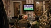전쟁 와중에도… 월드컵 시청하는 우크라軍