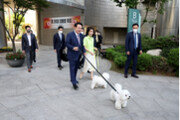 尹President Kim Kun-hee and his dog see off, 'First work in Yongsan'