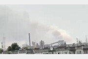 ‘유럽최대’ 우크라 자포리자 원전에 포격…흰 연기 솟구쳐