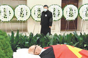 안먹히는 시진핑 지시… “장쩌민 추도 3분 묵념”에 시민들 외면