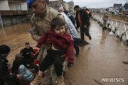 급류속 엄마·아이 구조…튀르키예, 이번엔 홍수 덮쳐