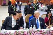 尹, G20 갈라 만찬 참석…바이든·마크롱 등과 환담