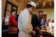 美의회서 후쿠시마산 초밥 파티…日대사관, 하원 중국특위 협조로 개최