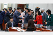 재정건전성 공방…與 “文정부 푼 재정 尹정부 떠안아” 野 “세수확보 후 긴축해야”