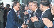 文대통령 “현대차에 박수 보낸다… 규제완화에 더욱 속도 낼것”