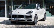 포르쉐 카이엔 PHEV, 전기모드 주행거리 30% 개선… 내년 상반기 국내 출시