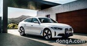 삼성SDI, 국내 출시 앞둔 전기차 ‘BMW i4’ 직접 공개… “우리 프라이맥스 배터리 씁니다”