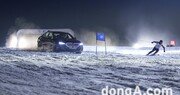 BMW i5 vs 인간 스키장 활강 대결