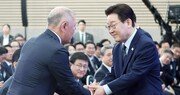 새만금 투자 정의선 손잡은 李 “정주영 회장님 자랑스러워할 것”