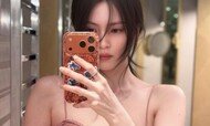 한소희 노출 살짝+미모 반짝…칸 씹어 먹었다