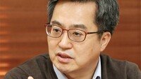 김동연 “정부가 최저임금 직접지원 계속 못해… 한시적 고육책일뿐”