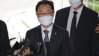 ‘법무장관 피고인’ 박범계 첫 법정출석 “민망한 노릇”