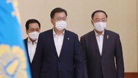 文, 출마설 홍남기에 “임기 마지막까지 역할 해달라”