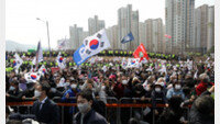 박근혜 “힘든 5년, 고향 생각하며 견뎠다”… 대구 사저 5000여명 몰려