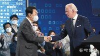 尹 “한미 경제안보 동맹”… 바이든 “가치 공유 韓과 공급망 협력”