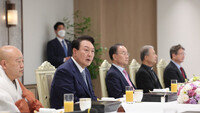尹대통령, 7대 종교단체 지도자 만나 “국민통합에 큰 역할 해달라”