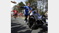보스턴 마라톤 32차례 ‘휠체어 완주’한 장애인 하늘로
