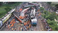 인도, 노후 철도에 신호 오류… 열차 충돌로 최소 275명 사망
