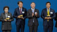 한국 양궁 60주년 기념행사 열려… 정몽구회장에 ‘특별공로 액자’ 헌정