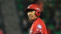 [베이스볼 브레이크] 실책 단 1개…이범호는 빽빽한 그물코