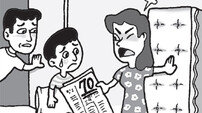 성적 떨어졌다고… 책상에 톱질 ‘살벌한 엄마’