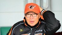 [베이스볼 플러스] 미래 없는 ‘하루살이 로테이션’ 김응룡의 도박