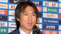 [사커토픽] 홍명보감독 “브라질 조직수비가 해법” 
