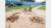 [베이스볼브레이크] 헉! 시즌중 내야흙 교체 한화, 이게 최선입니까?