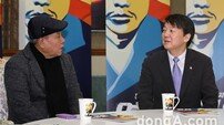 [동아포토]안철수 의원-윤호진 대표, ‘영웅’ 기대하며 왔습니다