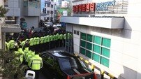 [동아포토]리퍼트 미대사 피습 ‘출입통제 된 강북삼성병원’