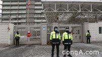 [동아포토]긴장감 감도는 주한미대사관