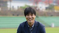 [사커피플] 최진철 감독 “어린선수들에게 배운 인내…얼굴이 많이 부드러워졌죠”