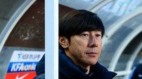 [사커토픽] 신태용 감독 “공격 2선 탄탄한데 좌우수비 불안”