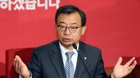 이정현, 새누리당 탈당 “당의 화평을 기원하며 모든 책임 안고 탈당”