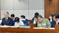최순실·안종범·정호성 첫 재판 나란히 출석…최순실 노여움 담긴 눈빛