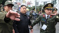 북미정상회담 첫날, 가짜 김정은 공안에 연행→하워드X는 추방