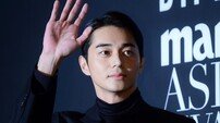 [DA:이슈] 히가시데 마시히로-카라타 에리카 불륜…모델 기용 업체 날벼락 