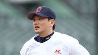 [베이스볼 피플] 투·포수 빼고 다 되는 롯데 유틸리티맨, 10라운더 반전 꿈꾼다
