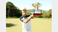 ‘이슈 메이커’ 허인회, ‘캐디 아내’와 함께 6년 만에 통산 4승