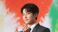 [DA포토] 세븐틴 원우, 캐럿을 향한 하트 한가득
