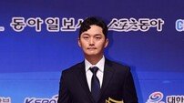 김영수, 트로피와 황금열쇠 들고 [포토]