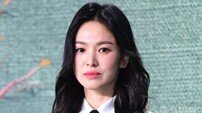 ‘네? 침묵이요?’ 머리채 잡힌 송혜교 (종합)[DA:스퀘어]