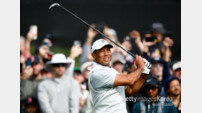 ‘환상 이글’ 타이거 우즈, 3R 공동 26위 도약